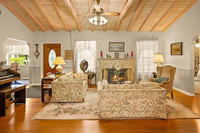 430 NE 52nd Ter, Miami, FL 33137