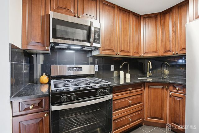 71 College Drive, Edison, NJ 08817