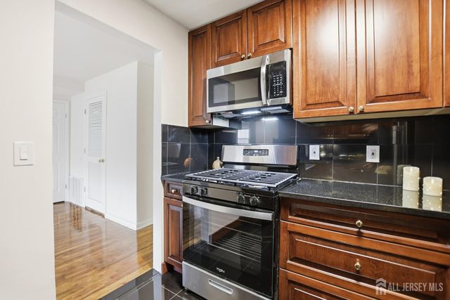 71 College Drive, Edison, NJ 08817