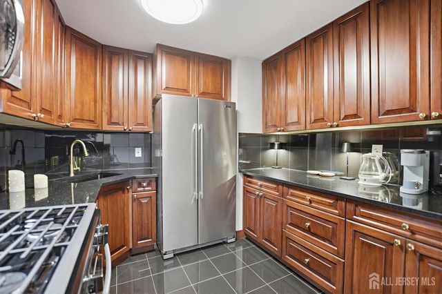 71 College Drive, Edison, NJ 08817
