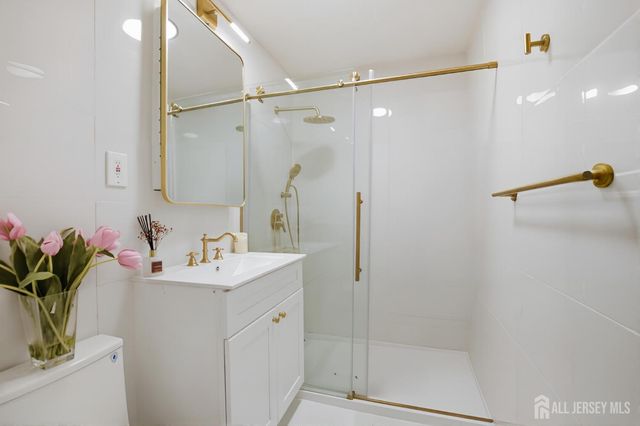 71 College Drive, Edison, NJ 08817