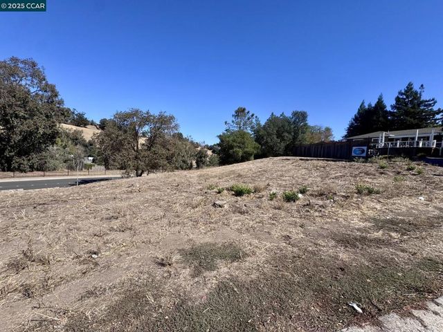 Gladys Court, Lafayette, CA 94549