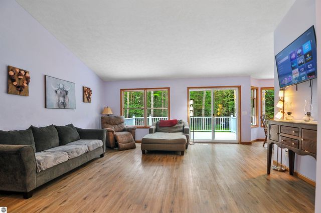 8150 Carriage Lane, Canadian Lakes, MI 49346