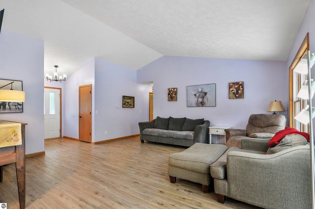 8150 Carriage Lane, Canadian Lakes, MI 49346