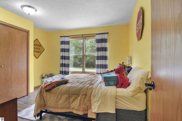 8150 Carriage Lane, Canadian Lakes, MI 49346