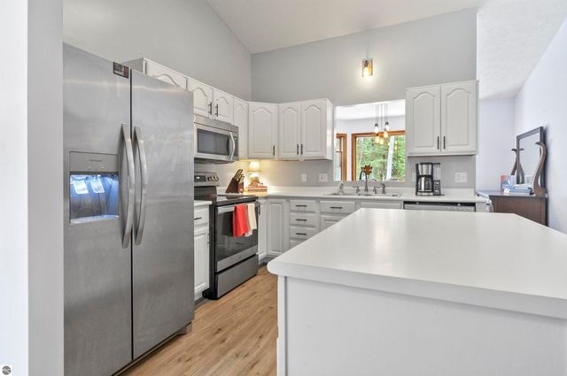 8150 Carriage Lane, Canadian Lakes, MI 49346