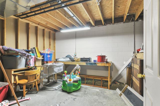 8150 Carriage Lane, Canadian Lakes, MI 49346