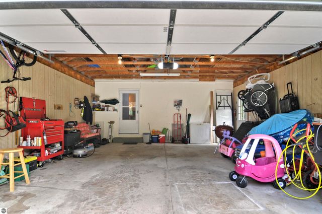 8150 Carriage Lane, Canadian Lakes, MI 49346