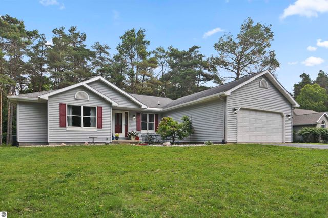 8150 Carriage Lane, Canadian Lakes, MI 49346