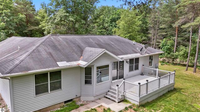 8150 Carriage Lane, Canadian Lakes, MI 49346