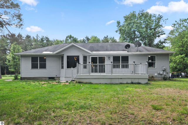 8150 Carriage Lane, Canadian Lakes, MI 49346