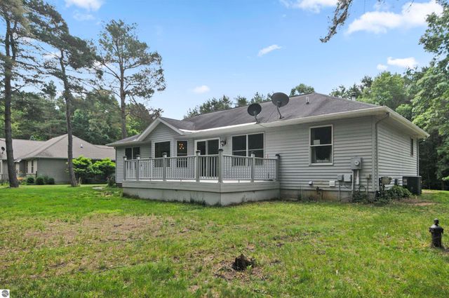 8150 Carriage Lane, Canadian Lakes, MI 49346
