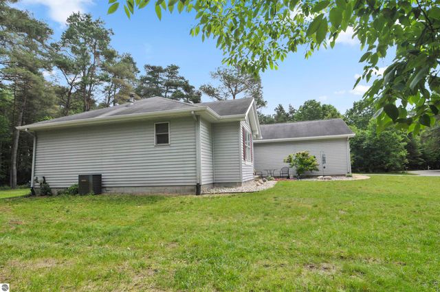 8150 Carriage Lane, Canadian Lakes, MI 49346