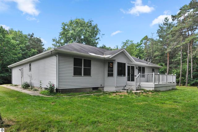 8150 Carriage Lane, Canadian Lakes, MI 49346
