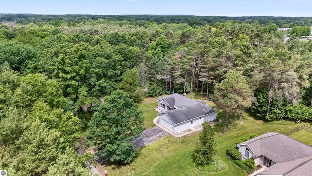 8150 Carriage Lane, Canadian Lakes, MI 49346
