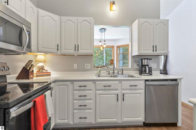 8150 Carriage Lane, Canadian Lakes, MI 49346