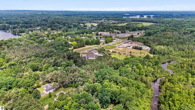 8150 Carriage Lane, Canadian Lakes, MI 49346