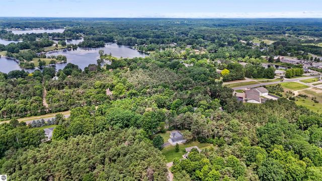 8150 Carriage Lane, Canadian Lakes, MI 49346