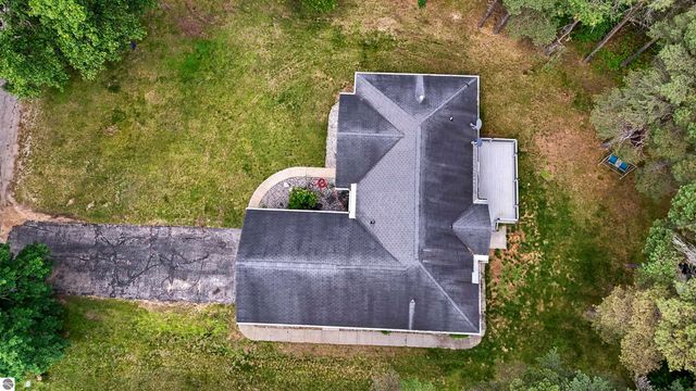 8150 Carriage Lane, Canadian Lakes, MI 49346