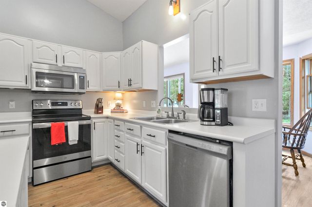 8150 Carriage Lane, Canadian Lakes, MI 49346