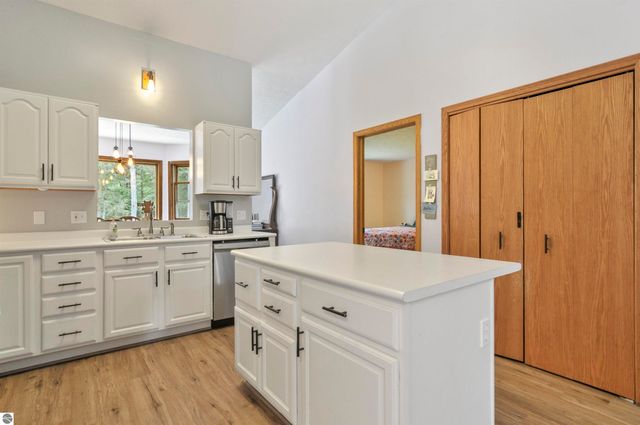8150 Carriage Lane, Canadian Lakes, MI 49346