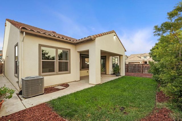 1824 Azalea St, Lodi, CA 95242