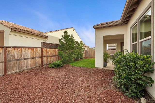 1824 Azalea St, Lodi, CA 95242