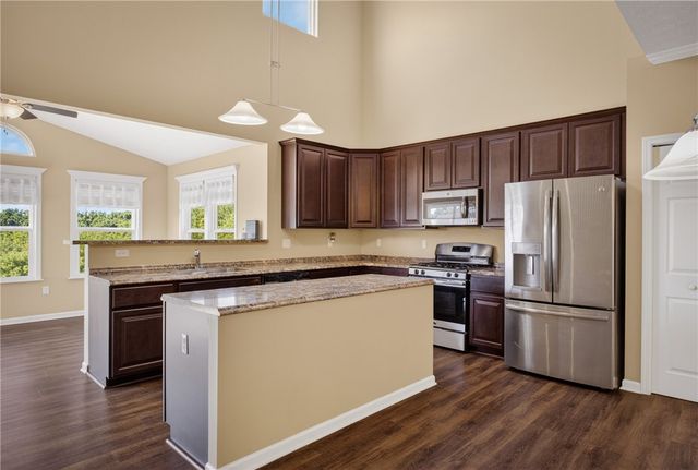 229 W Country Barn Rd, Chartiers, PA 15342
