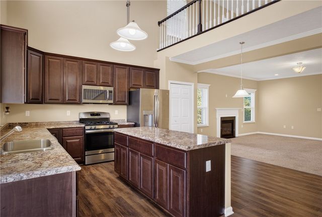 229 W Country Barn Rd, Chartiers, PA 15342