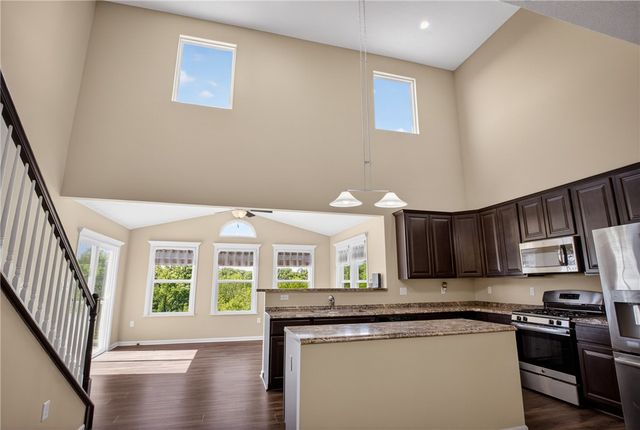 229 W Country Barn Rd, Chartiers, PA 15342
