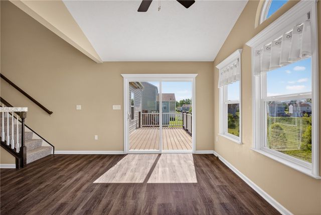 229 W Country Barn Rd, Chartiers, PA 15342