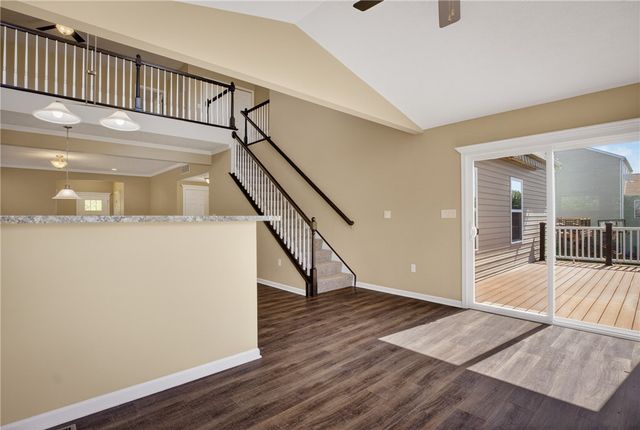 229 W Country Barn Rd, Chartiers, PA 15342
