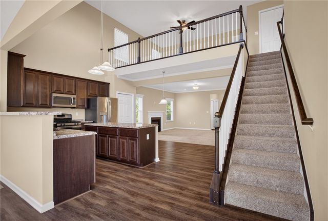 229 W Country Barn Rd, Chartiers, PA 15342