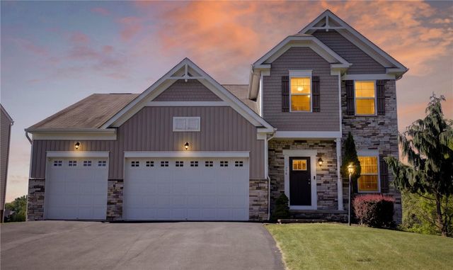 229 W Country Barn Rd, Chartiers, PA 15342