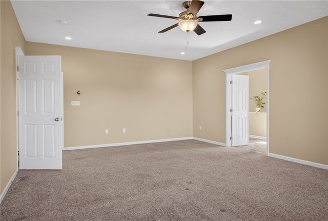229 W Country Barn Rd, Chartiers, PA 15342
