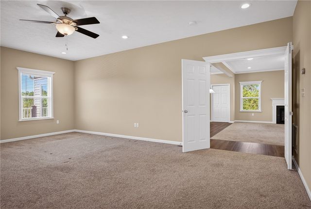 229 W Country Barn Rd, Chartiers, PA 15342