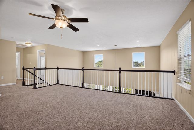 229 W Country Barn Rd, Chartiers, PA 15342