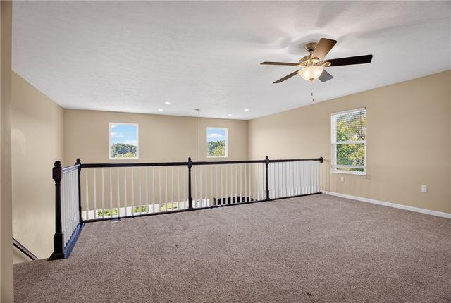 229 W Country Barn Rd, Chartiers, PA 15342