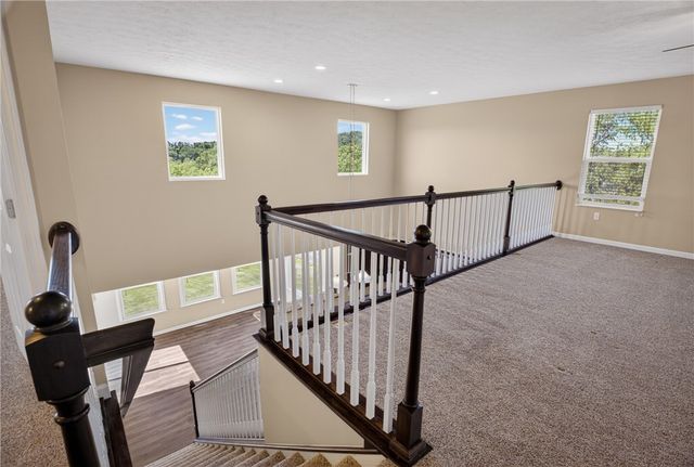 229 W Country Barn Rd, Chartiers, PA 15342