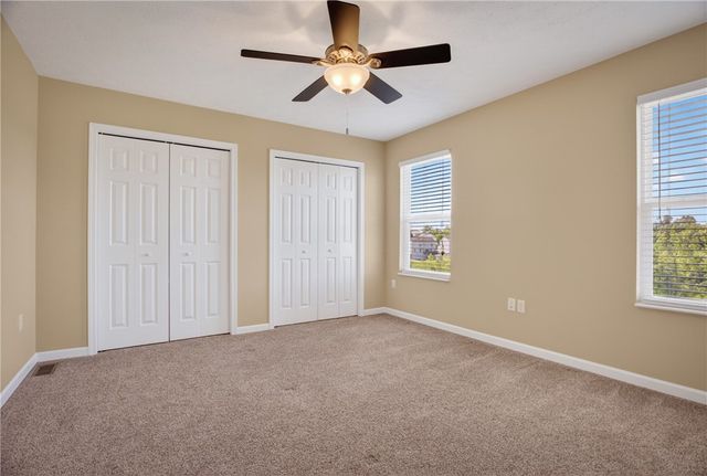 229 W Country Barn Rd, Chartiers, PA 15342