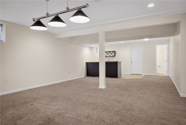 229 W Country Barn Rd, Chartiers, PA 15342