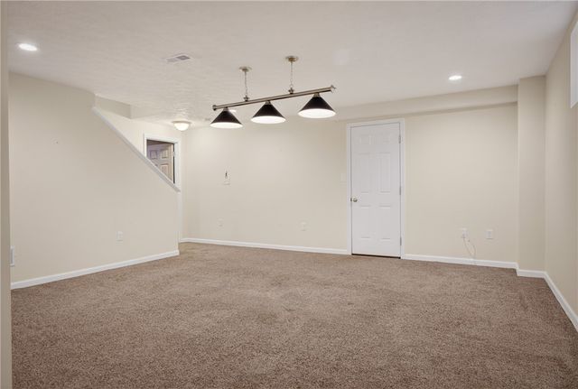 229 W Country Barn Rd, Chartiers, PA 15342