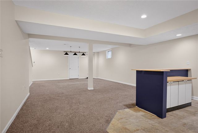 229 W Country Barn Rd, Chartiers, PA 15342