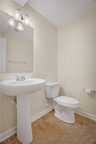 229 W Country Barn Rd, Chartiers, PA 15342