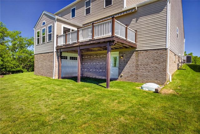 229 W Country Barn Rd, Chartiers, PA 15342