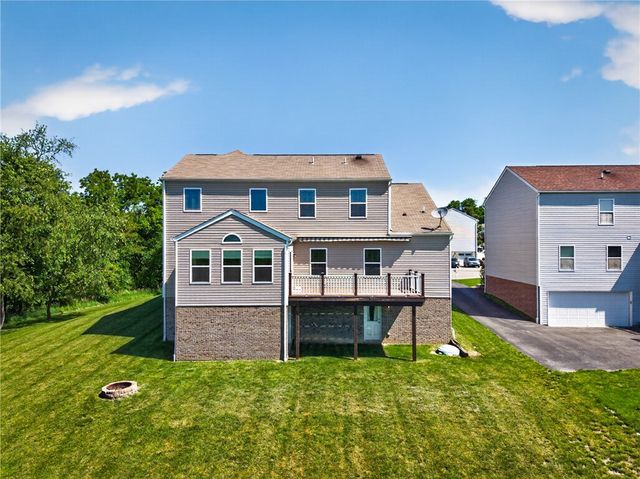 229 W Country Barn Rd, Chartiers, PA 15342