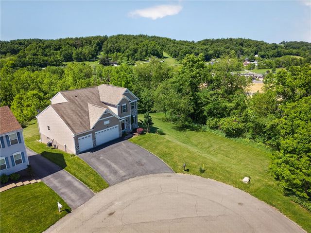 229 W Country Barn Rd, Chartiers, PA 15342