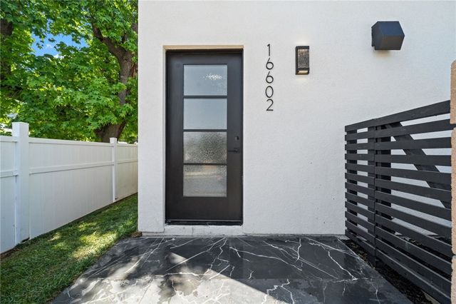 9661 Hayvenhurst Avenue, Northridge, CA 91343