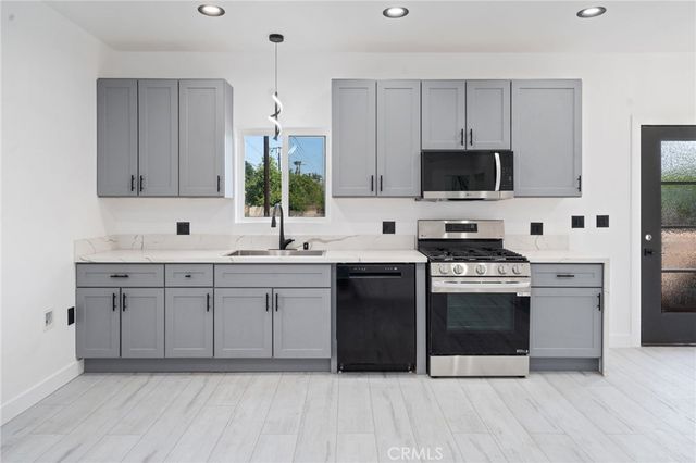 9661 Hayvenhurst Avenue, Northridge, CA 91343