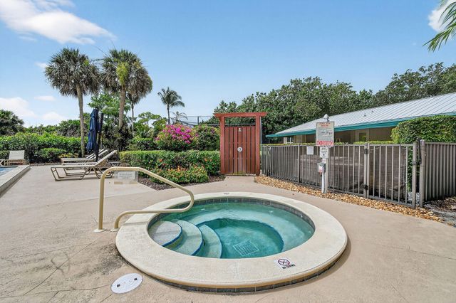 13196 SE Point O Woods Court, Hobe Sound, FL 33455